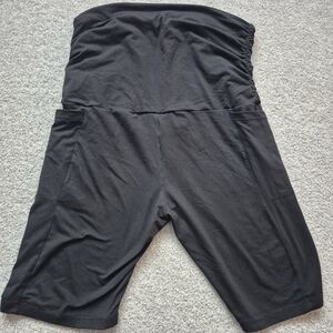 Black MATERNITY biker Shorts LARGE
